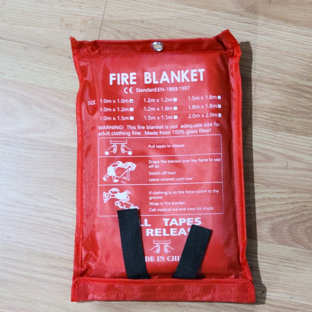 Emergency Fire Blanket 1.0m x 1.0m Glass Fiber Flame Retardant Safety - Picture 1 of 2
